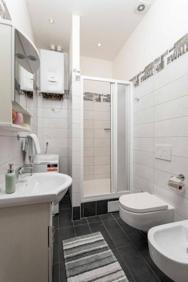Letna Apartments Прага Екстериор снимка
