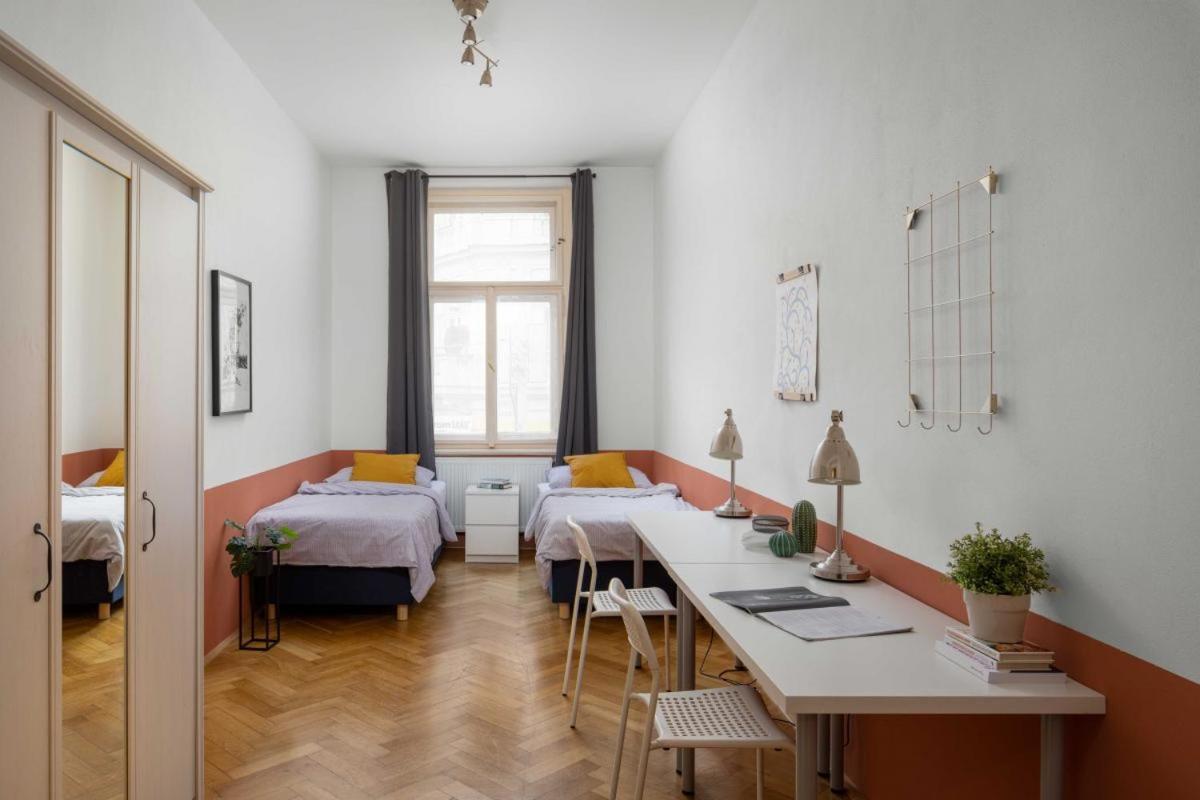Letna Apartments Прага Екстериор снимка