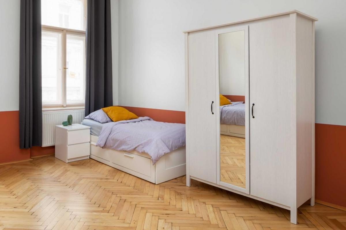 Letna Apartments Прага Екстериор снимка