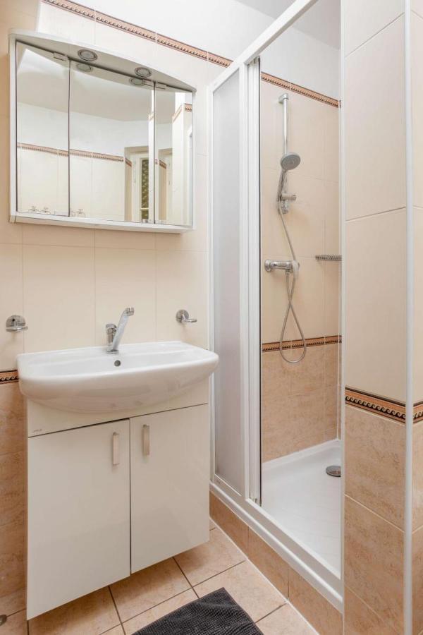 Letna Apartments Прага Екстериор снимка